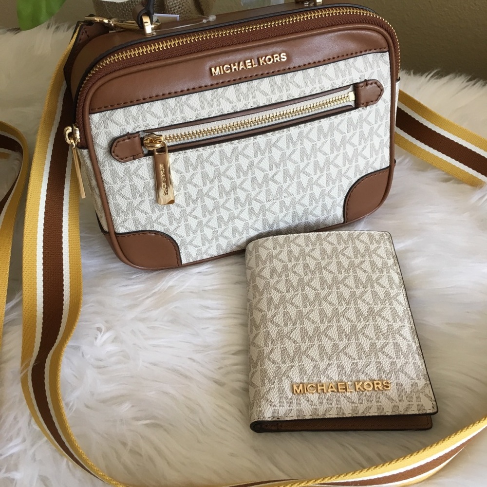 Michael Kors Crossbody Bag & passport case/wallet - Picture 4 of 8